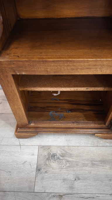 94151 Comodino in legno con uno sportello frontale