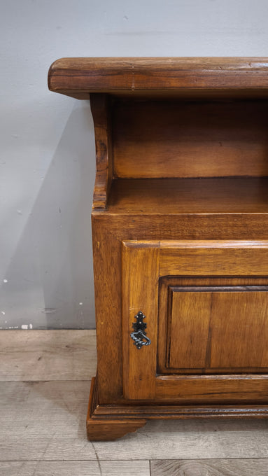 94151 Comodino in legno con uno sportello frontale