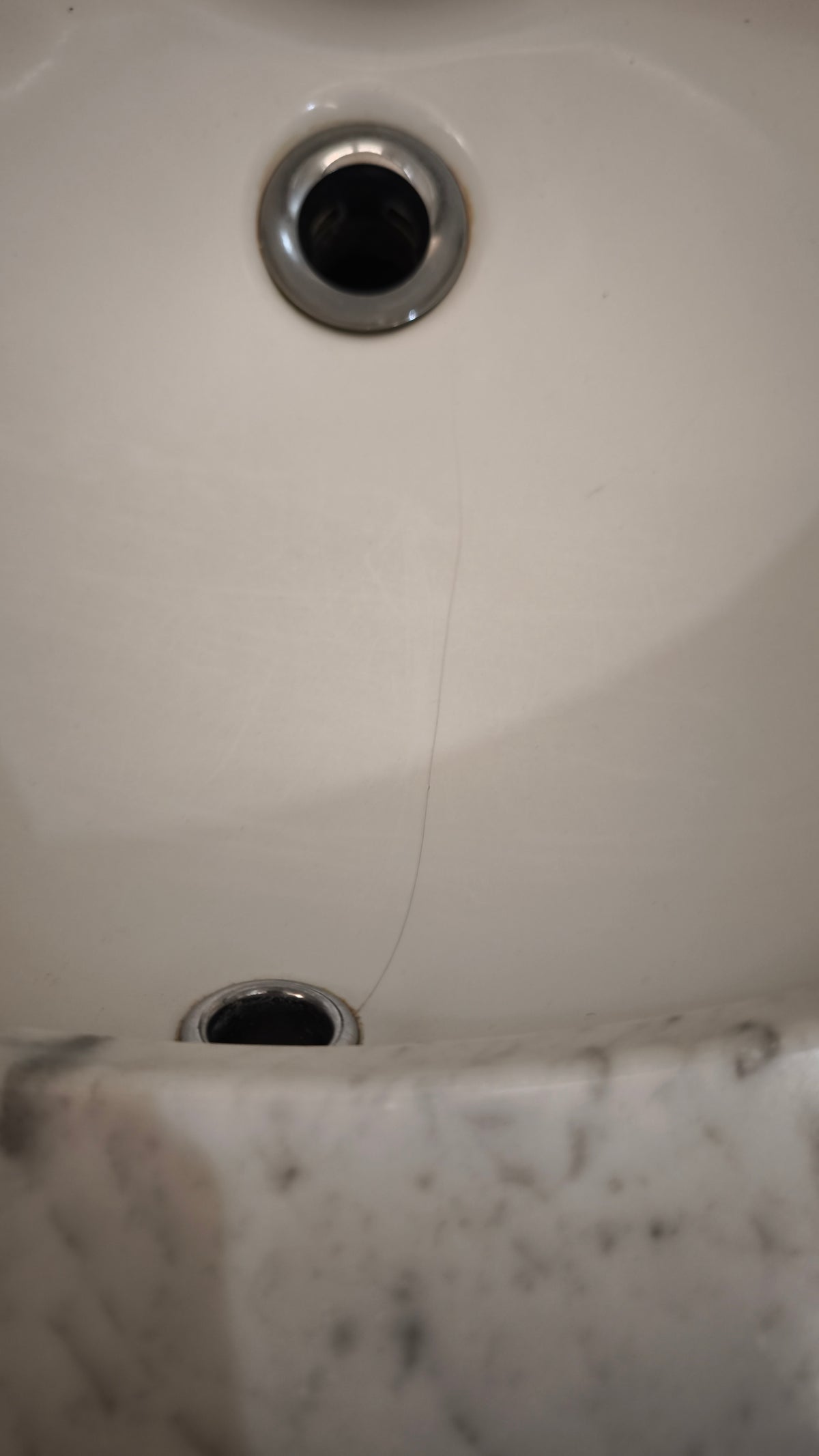 94134 Mobile lavabo in legno massello di noce e piano in marmo di Carrara