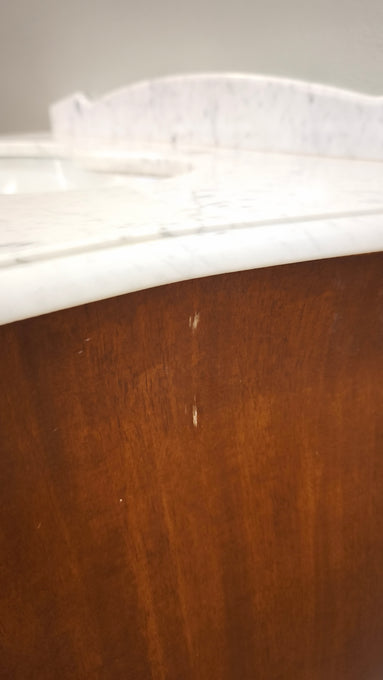 94134 Mobile lavabo in legno massello di noce e piano in marmo di Carrara