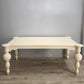 94191 Tavolo in legno color panna con grandi gambe