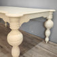 94191 Tavolo in legno color panna con grandi gambe