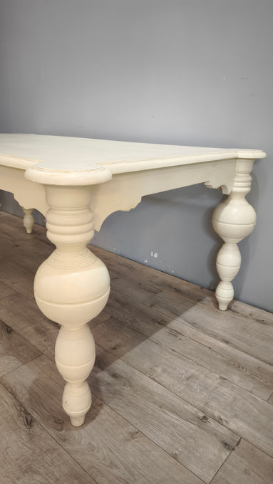 94191 Tavolo in legno color panna con grandi gambe
