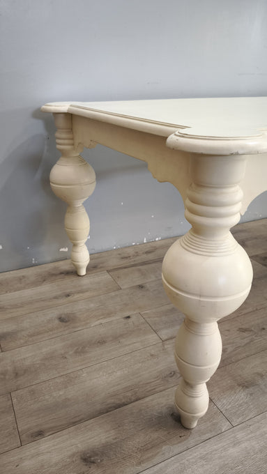 94191 Tavolo in legno color panna con grandi gambe