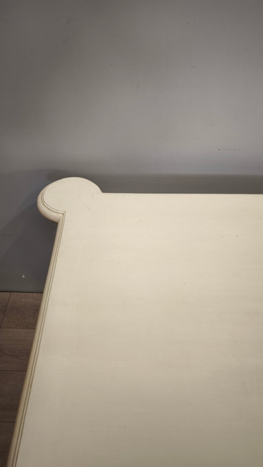 94191 Tavolo in legno color panna con grandi gambe