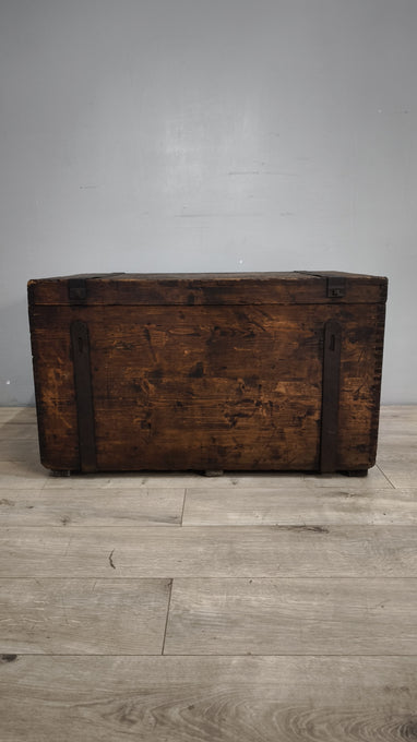 94184 Baule in legno e ferro