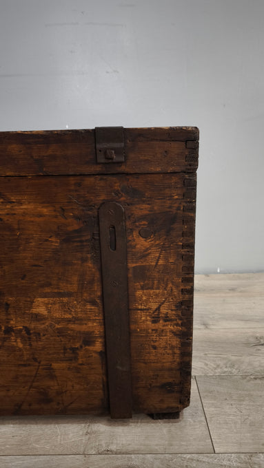 94184 Baule in legno e ferro
