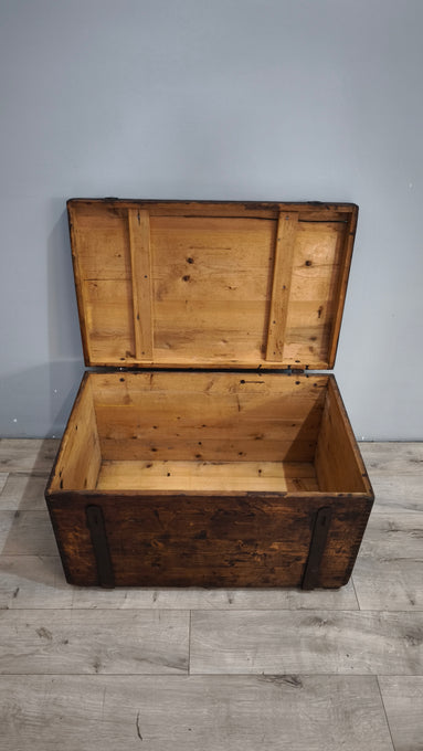 94184 Baule in legno e ferro