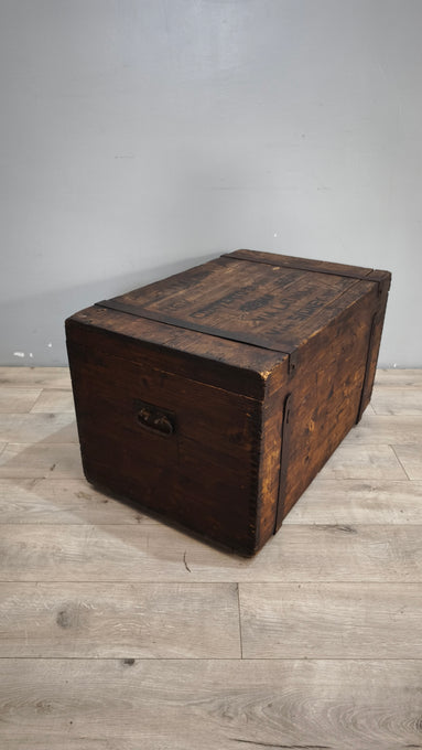 94184 Baule in legno e ferro