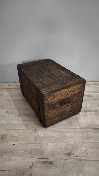94184 Baule in legno e ferro