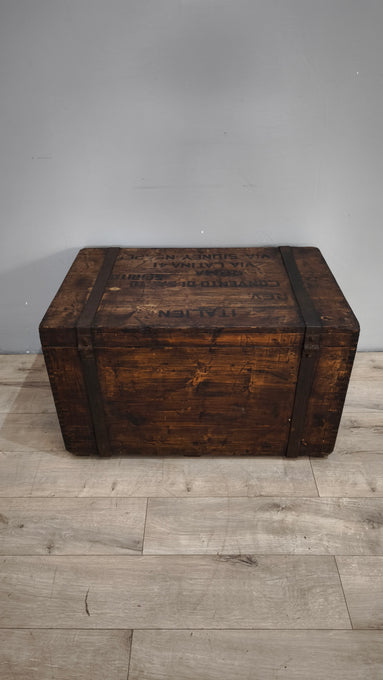 94184 Baule in legno e ferro