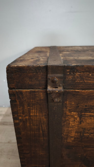 94184 Baule in legno e ferro