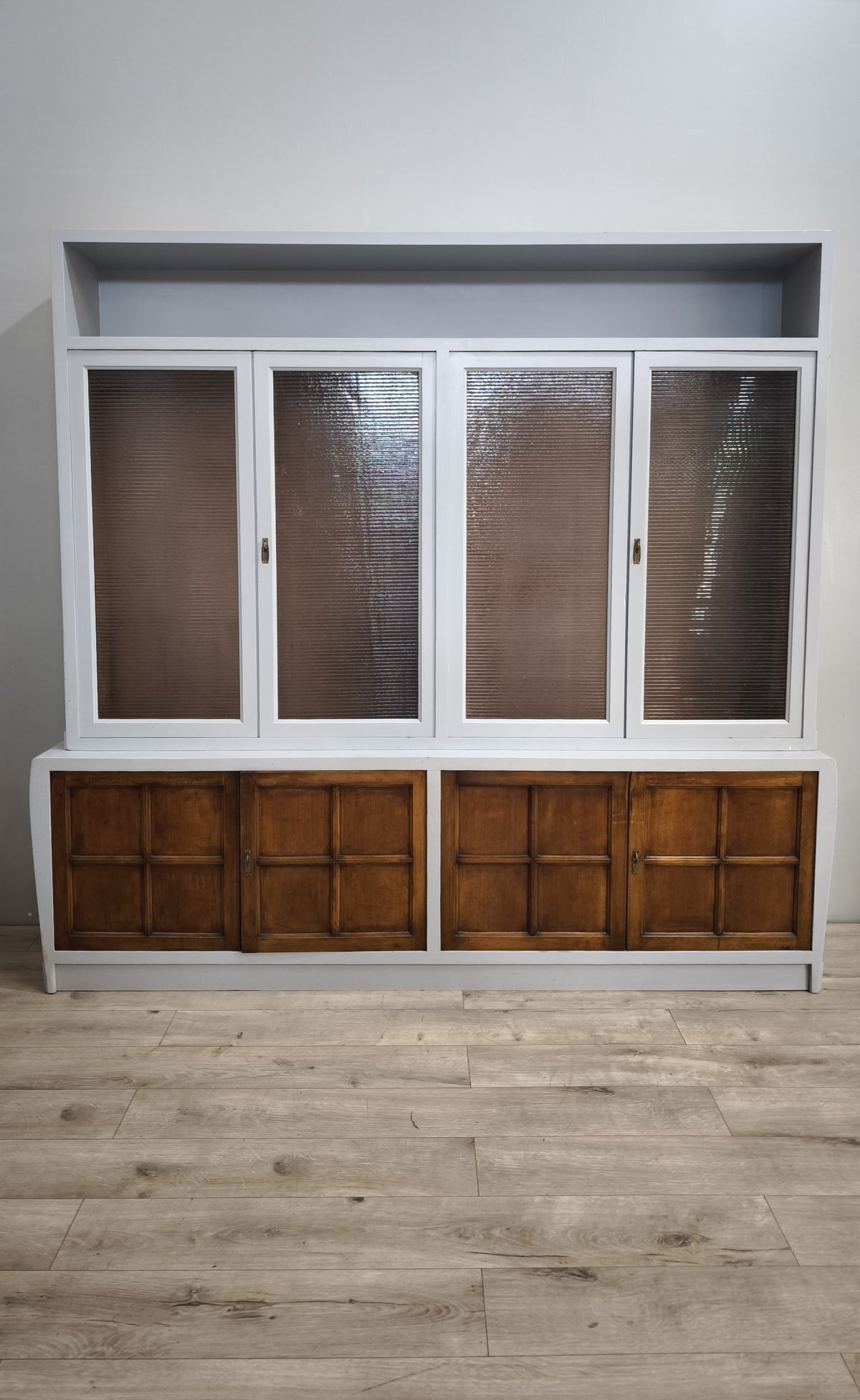94229 Vetrina vintage in legno quattro ante