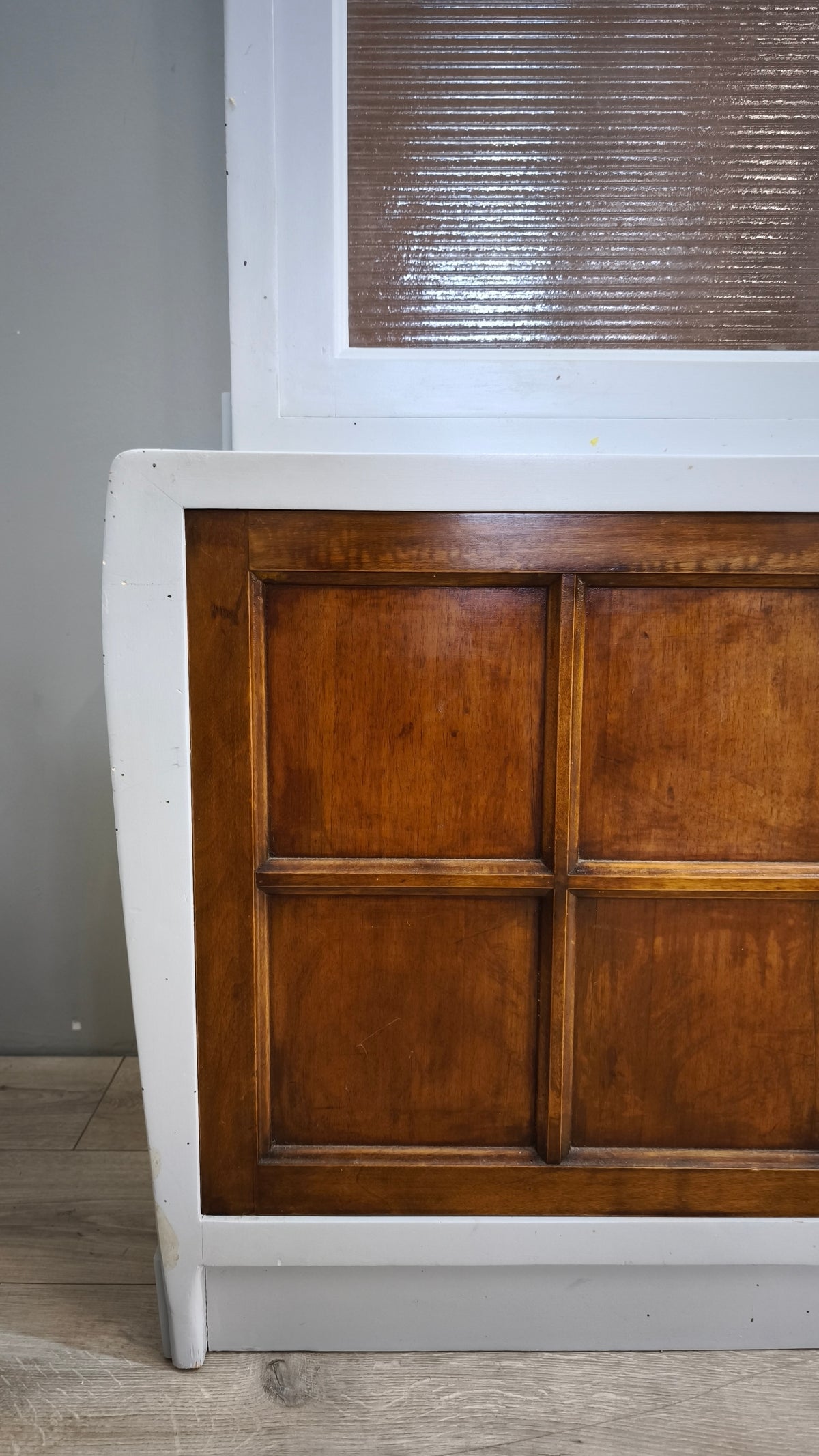 94229 Vetrina vintage in legno quattro ante
