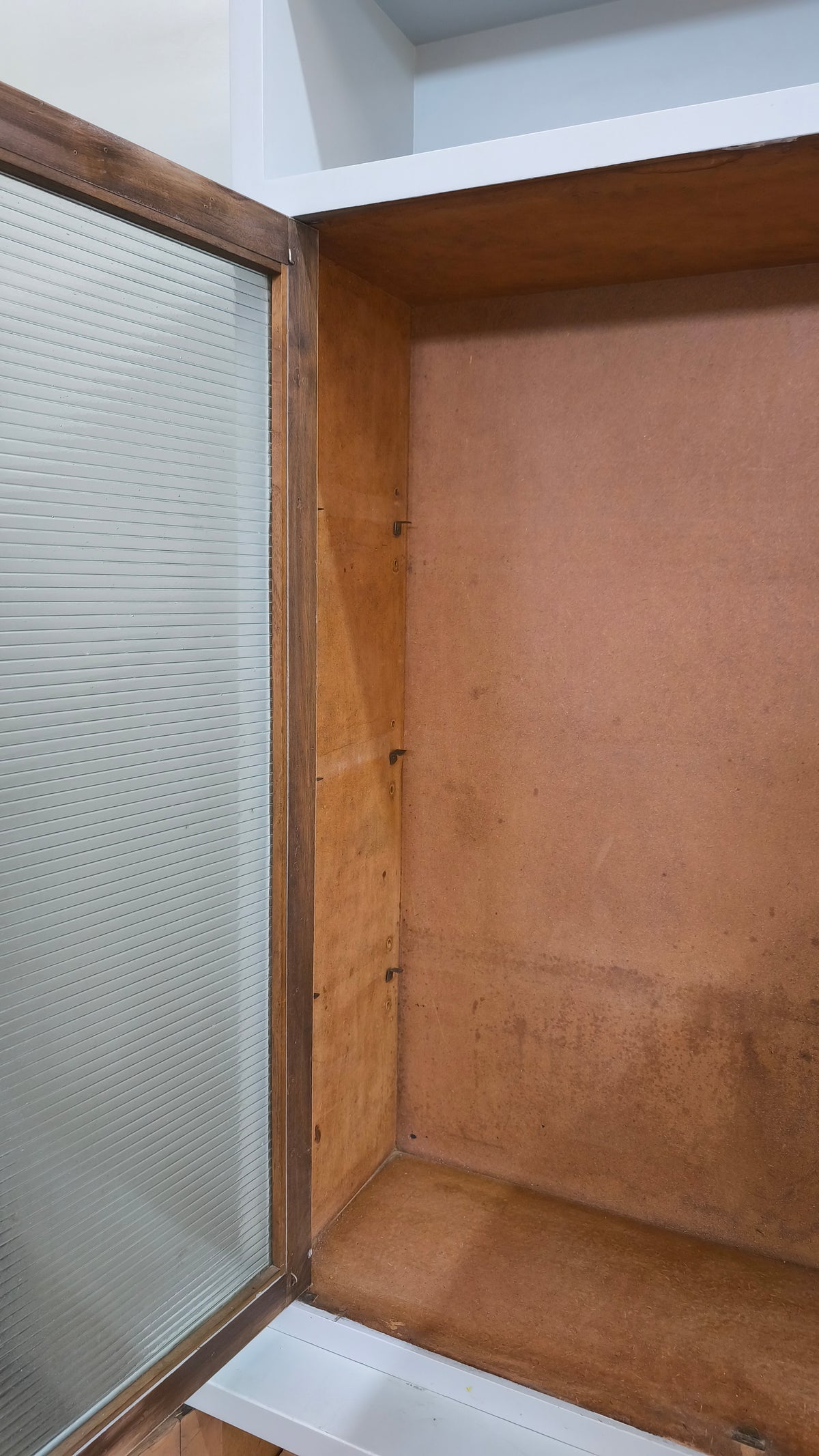 94229 Vetrina vintage in legno quattro ante