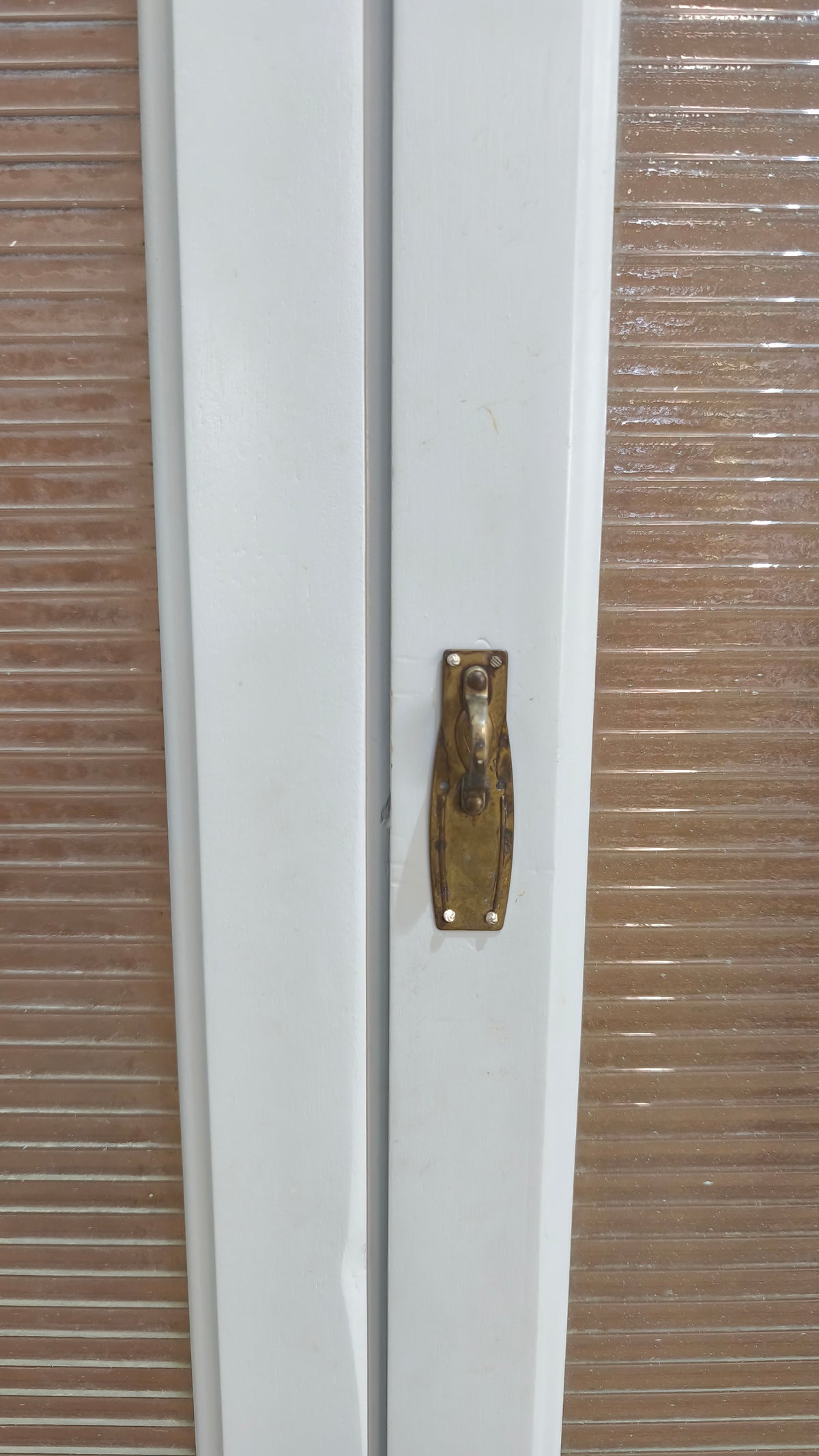 94229 Vetrina vintage in legno quattro ante