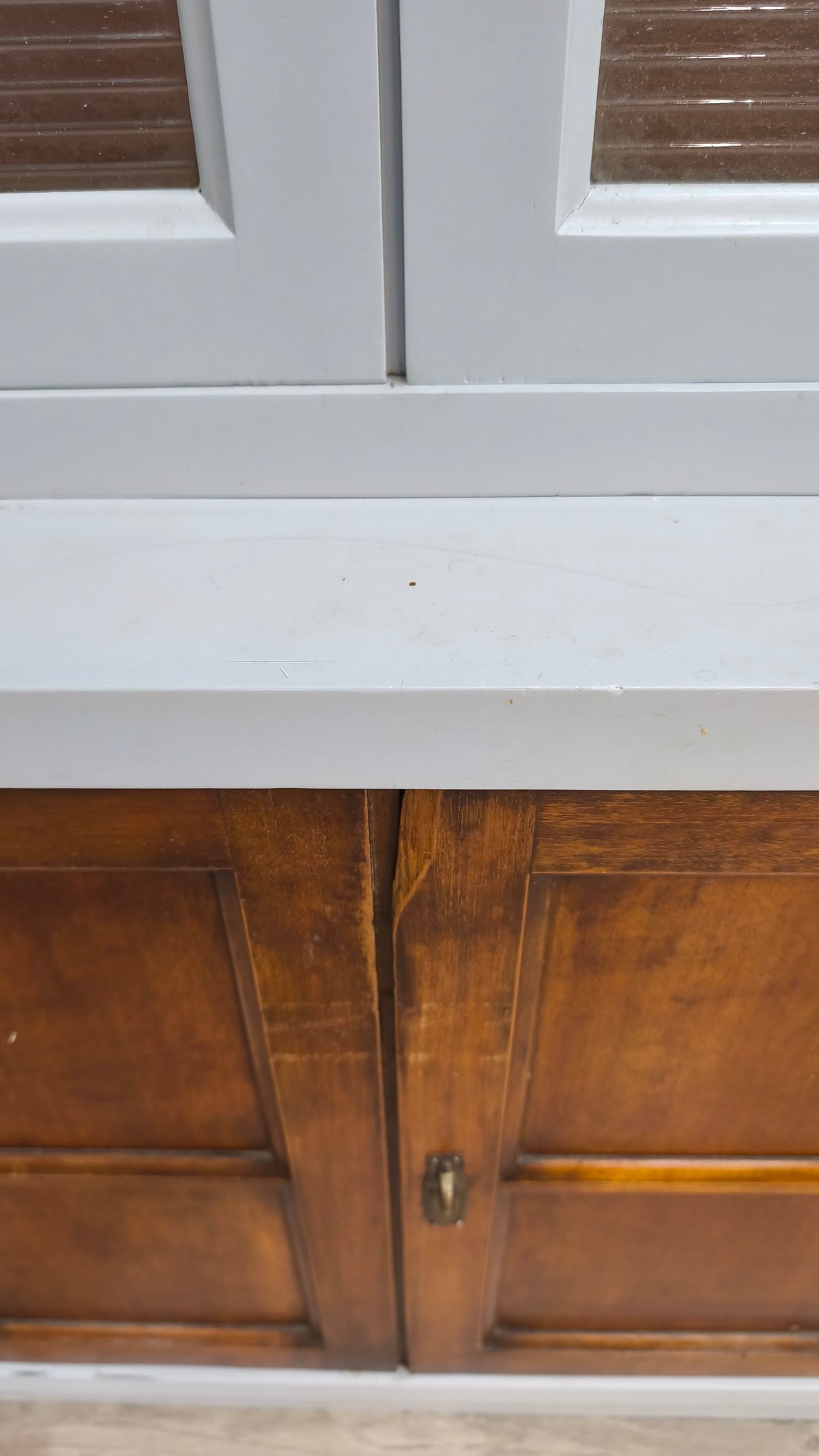 94229 Vetrina vintage in legno quattro ante