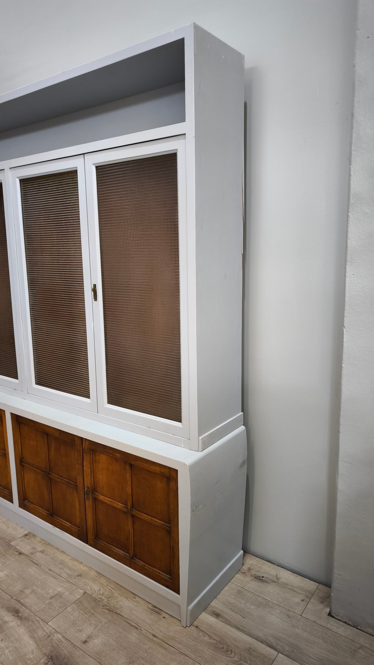 94229 Vetrina vintage in legno quattro ante