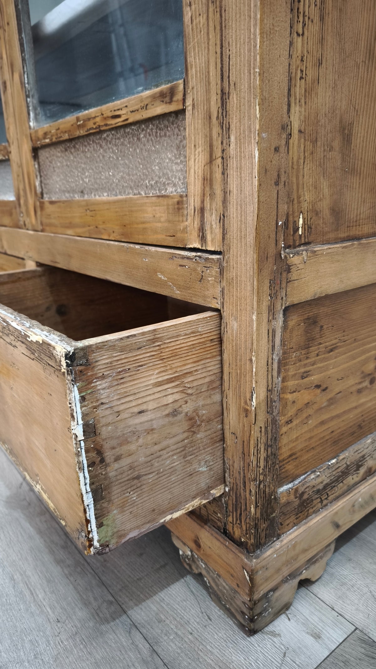 94230 Vetrina in legno grezzo due ante