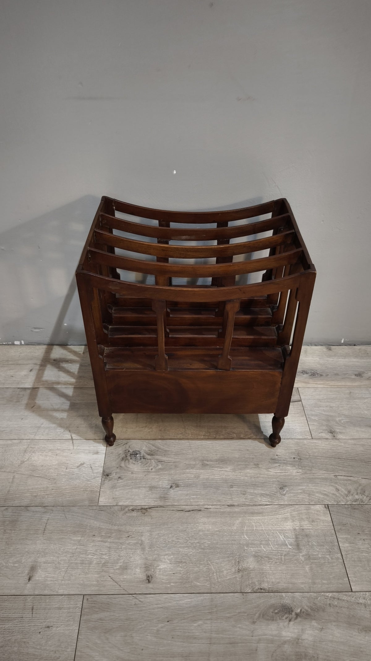 94257 Mobiletto portariviste in legno con due cassetti