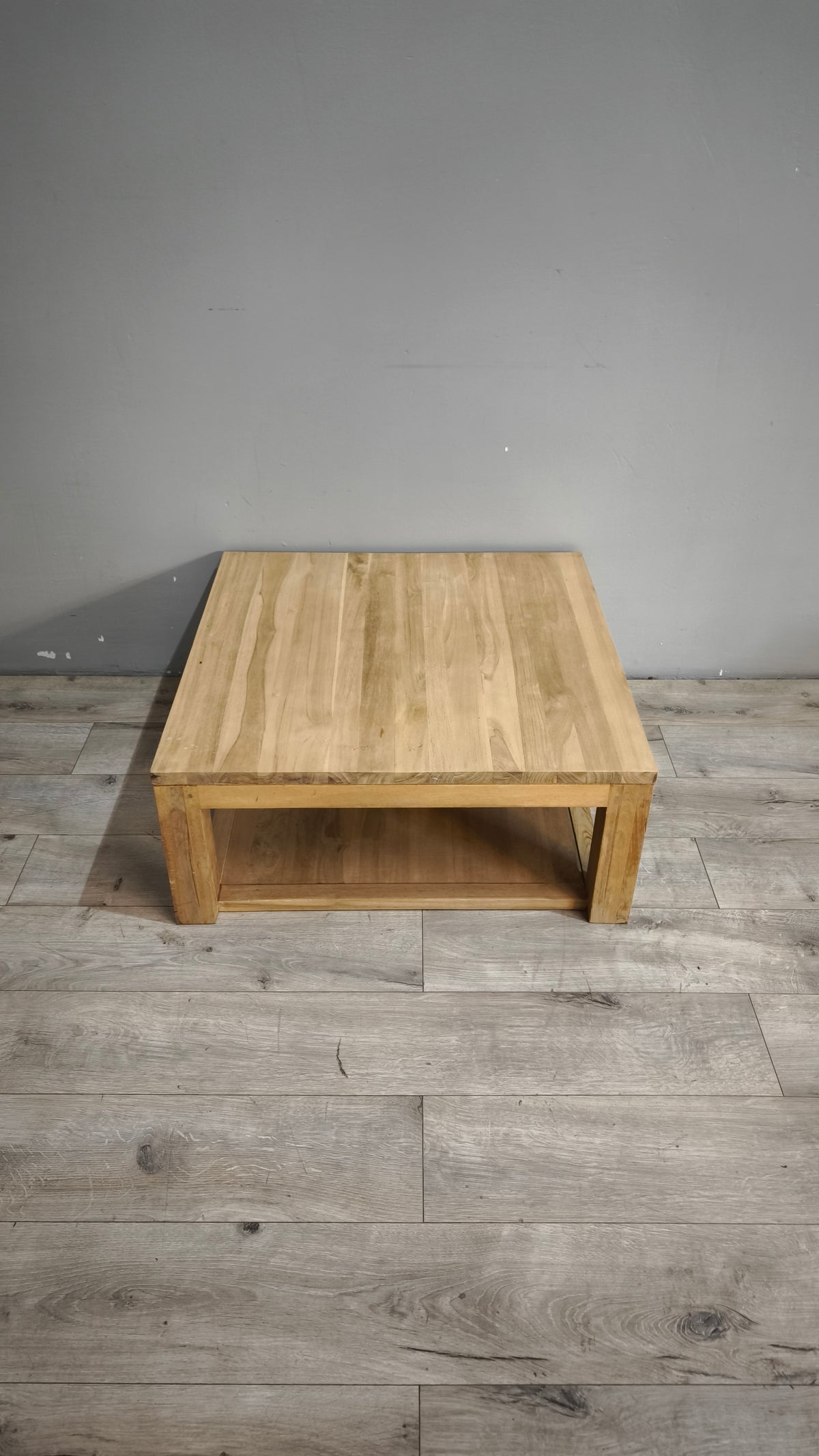 94322 Tavolo da salotto quadrato in legno