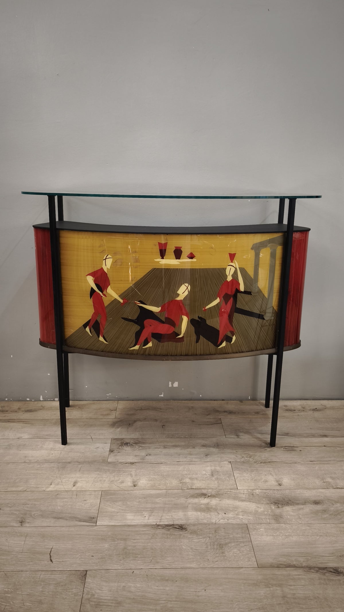 93663 Mobile bar anni '50 stile Gio Ponti in vetro decorato e metallo (con sgabelli)