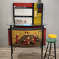 93663 Mobile bar anni '50 stile Gio Ponti in vetro decorato e metallo (con sgabelli)
