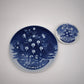 94487 Set composto da 2 piatti in ceramica Royal Copenhagen, Children's Christmas, Christmas Eve, original Art by Ingrid Jensen