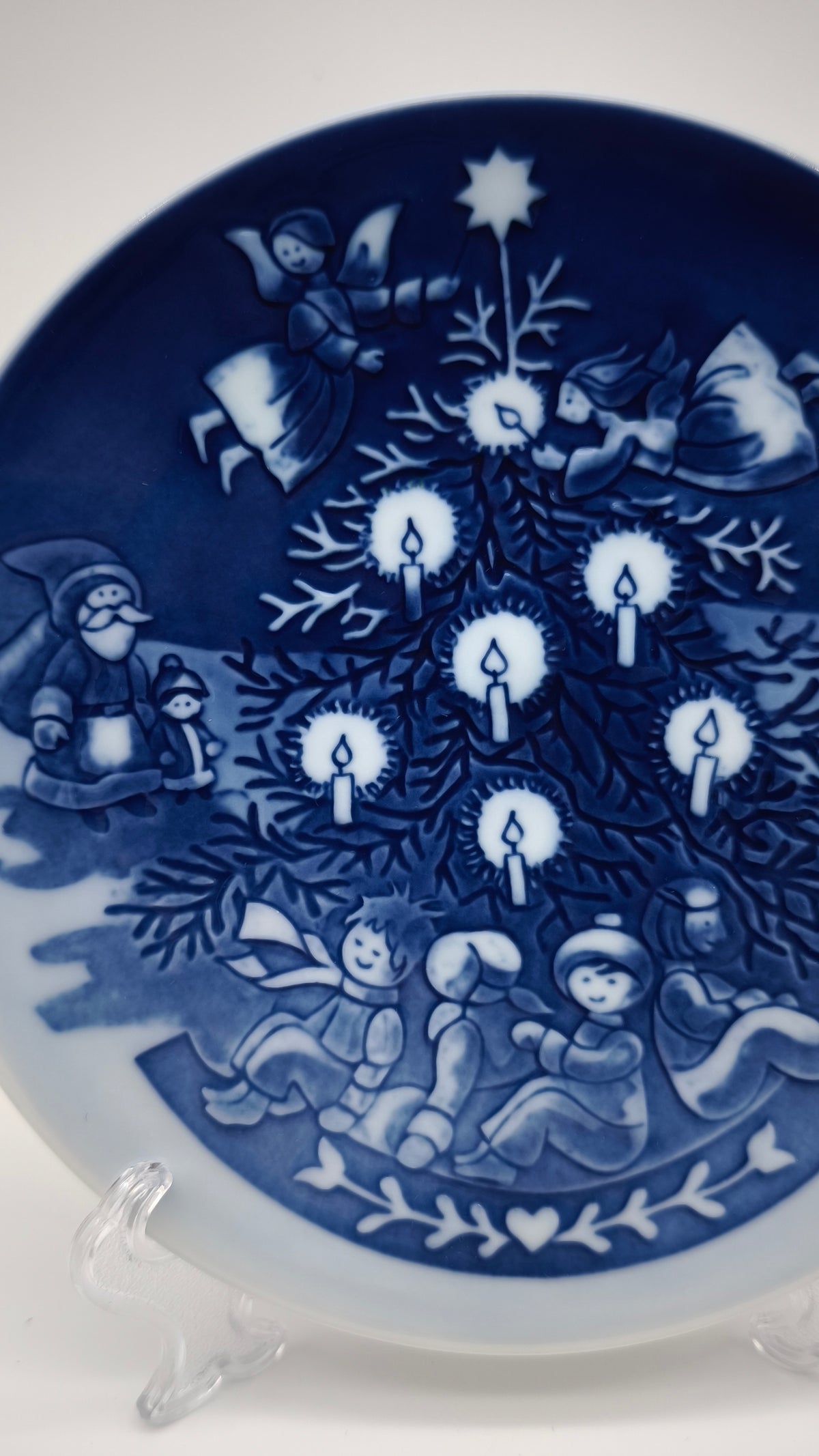 94487 Set composto da 2 piatti in ceramica Royal Copenhagen, Children's Christmas, Christmas Eve, original Art by Ingrid Jensen