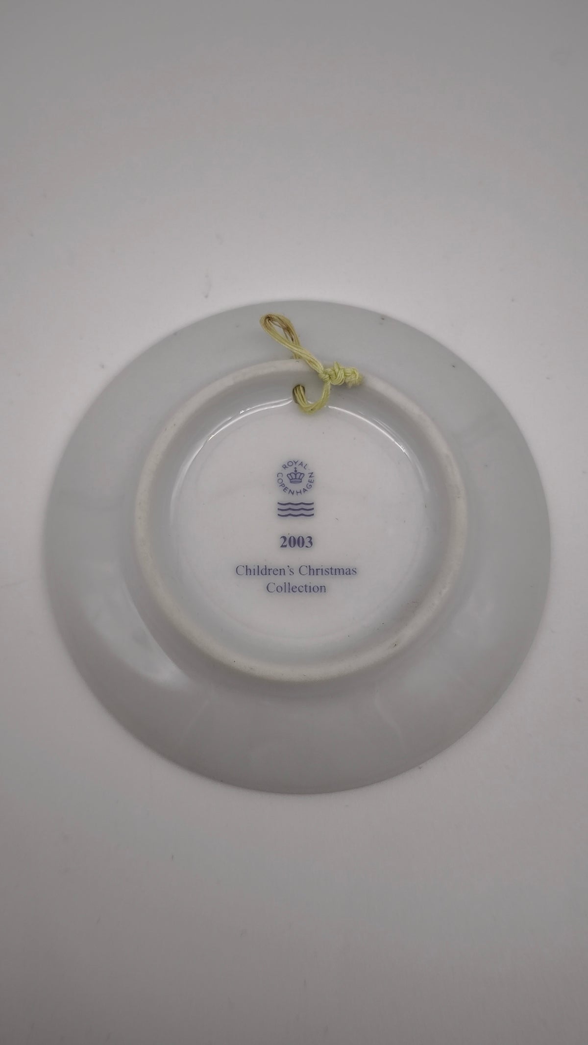94487 Set composto da 2 piatti in ceramica Royal Copenhagen, Children's Christmas, Christmas Eve, original Art by Ingrid Jensen