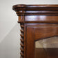 94480 Vetrina in legno un' anta con decoro tortile
