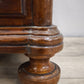 94480 Vetrina in legno un' anta con decoro tortile