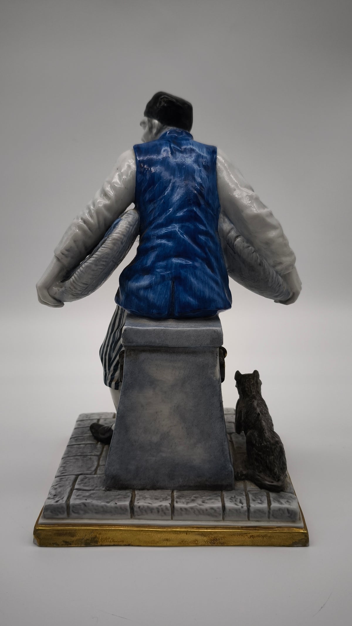 94641 Statuina Luigi Fabris per Capodimonte, venditore di pesce, primi '900