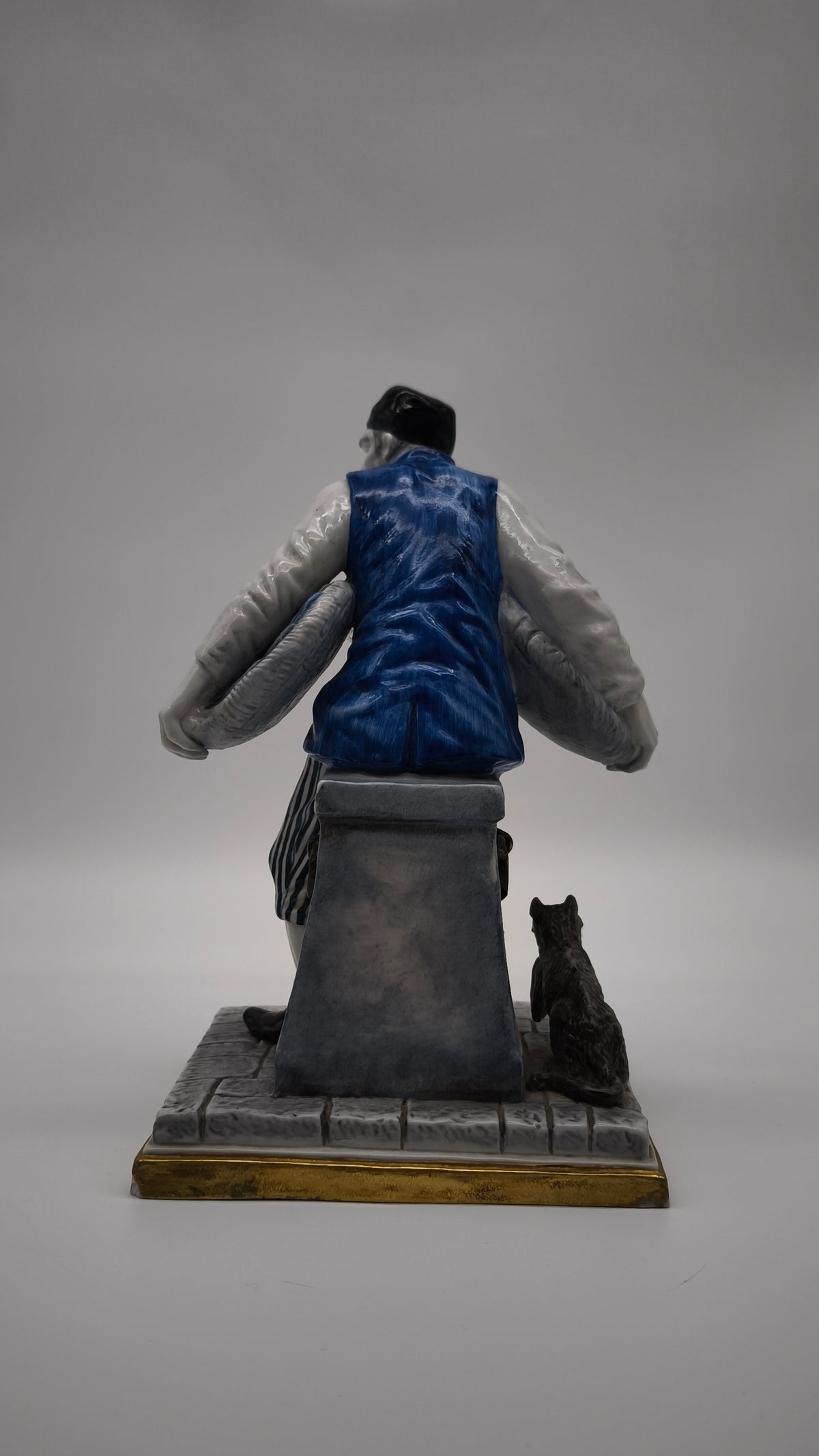 94641 Statuina Luigi Fabris per Capodimonte, venditore di pesce, primi '900