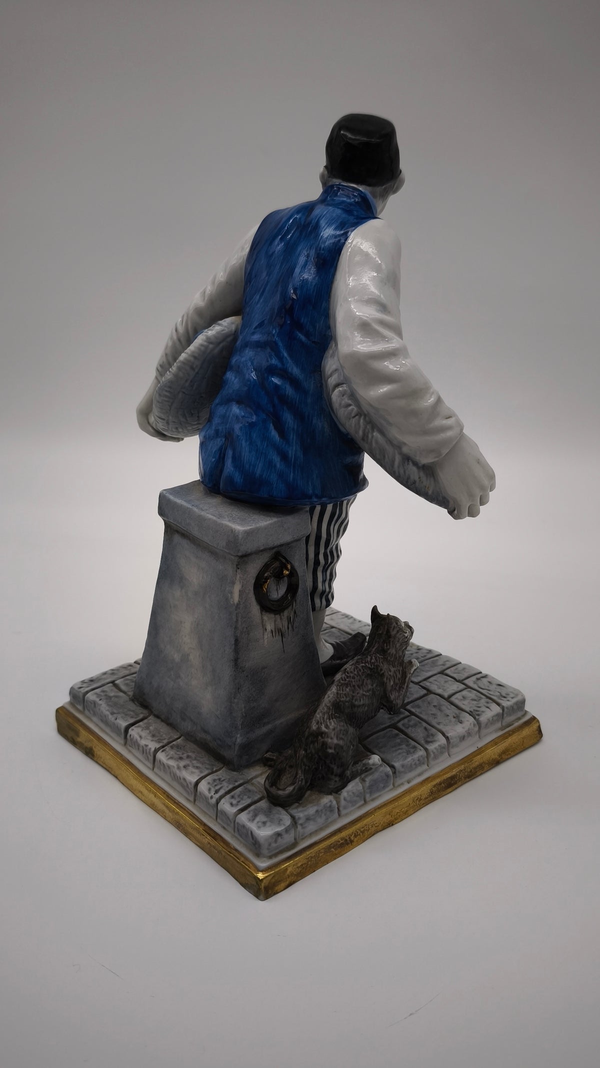 94641 Statuina Luigi Fabris per Capodimonte, venditore di pesce, primi '900