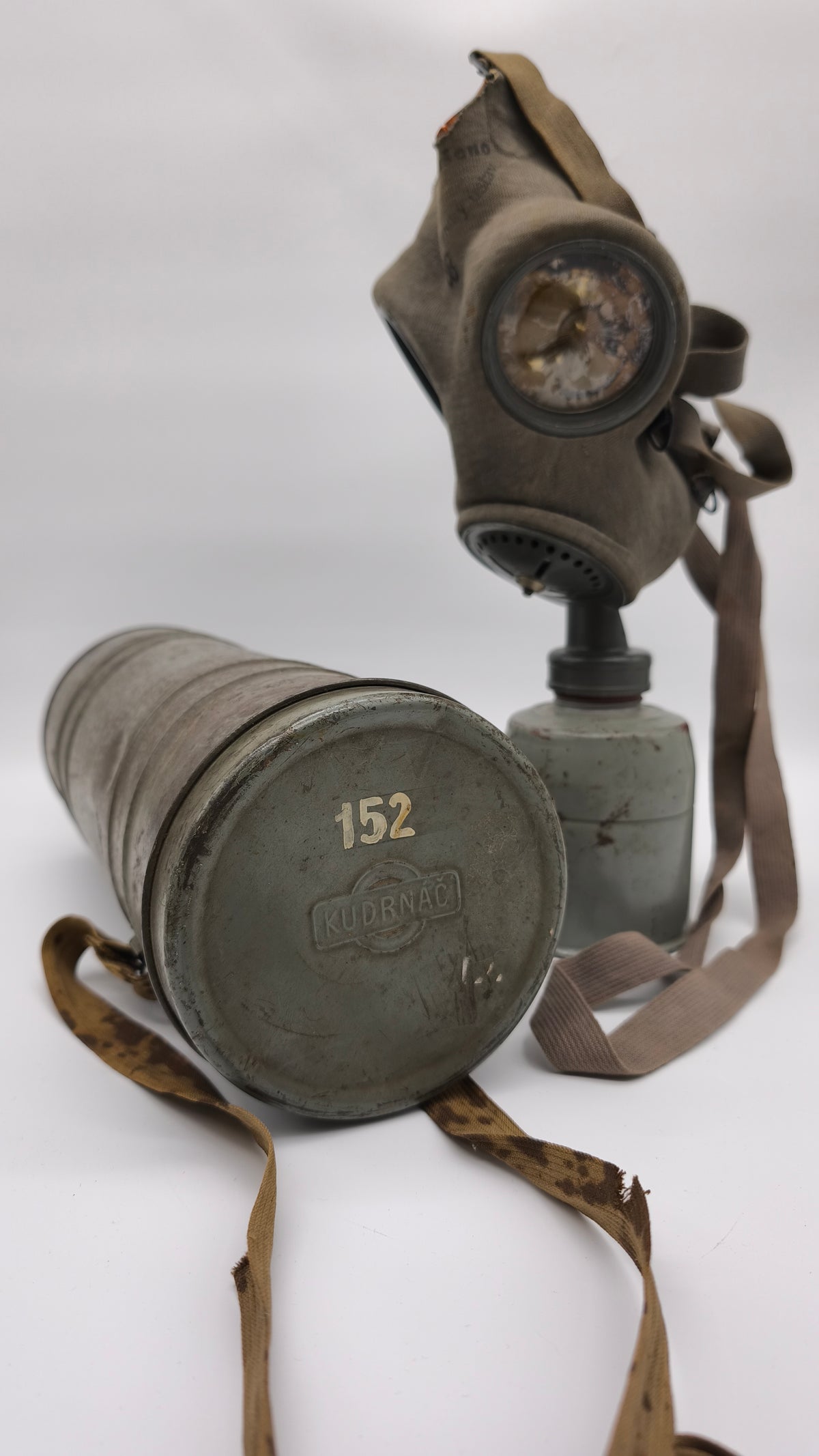 94646 Maschera antigas militare cecoslovacca modello VZ35 con custodia in metallo