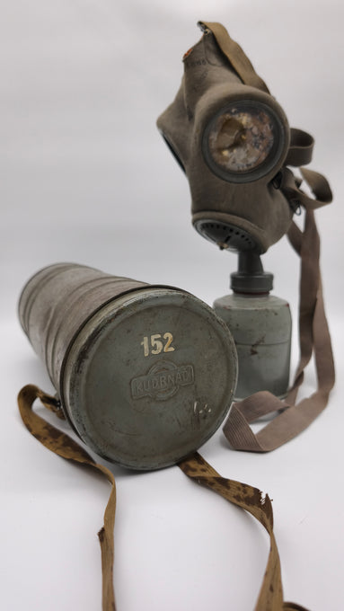 94646 Maschera antigas militare cecoslovacca modello VZ35 con custodia in metallo