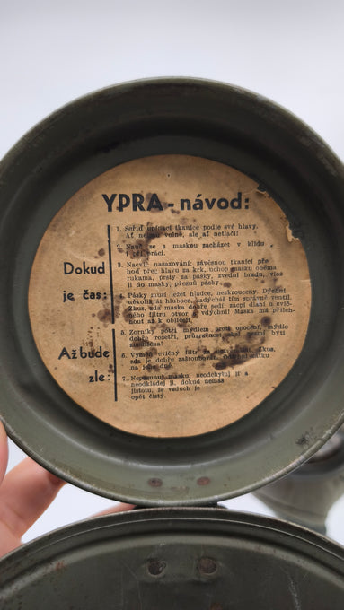 94646 Maschera antigas militare cecoslovacca modello VZ35 con custodia in metallo