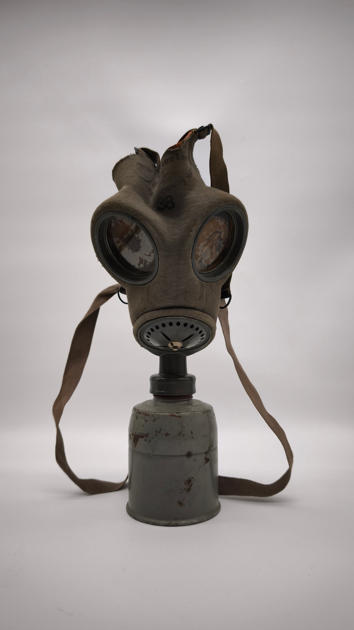 94646 Maschera antigas militare cecoslovacca modello VZ35 con custodia in metallo