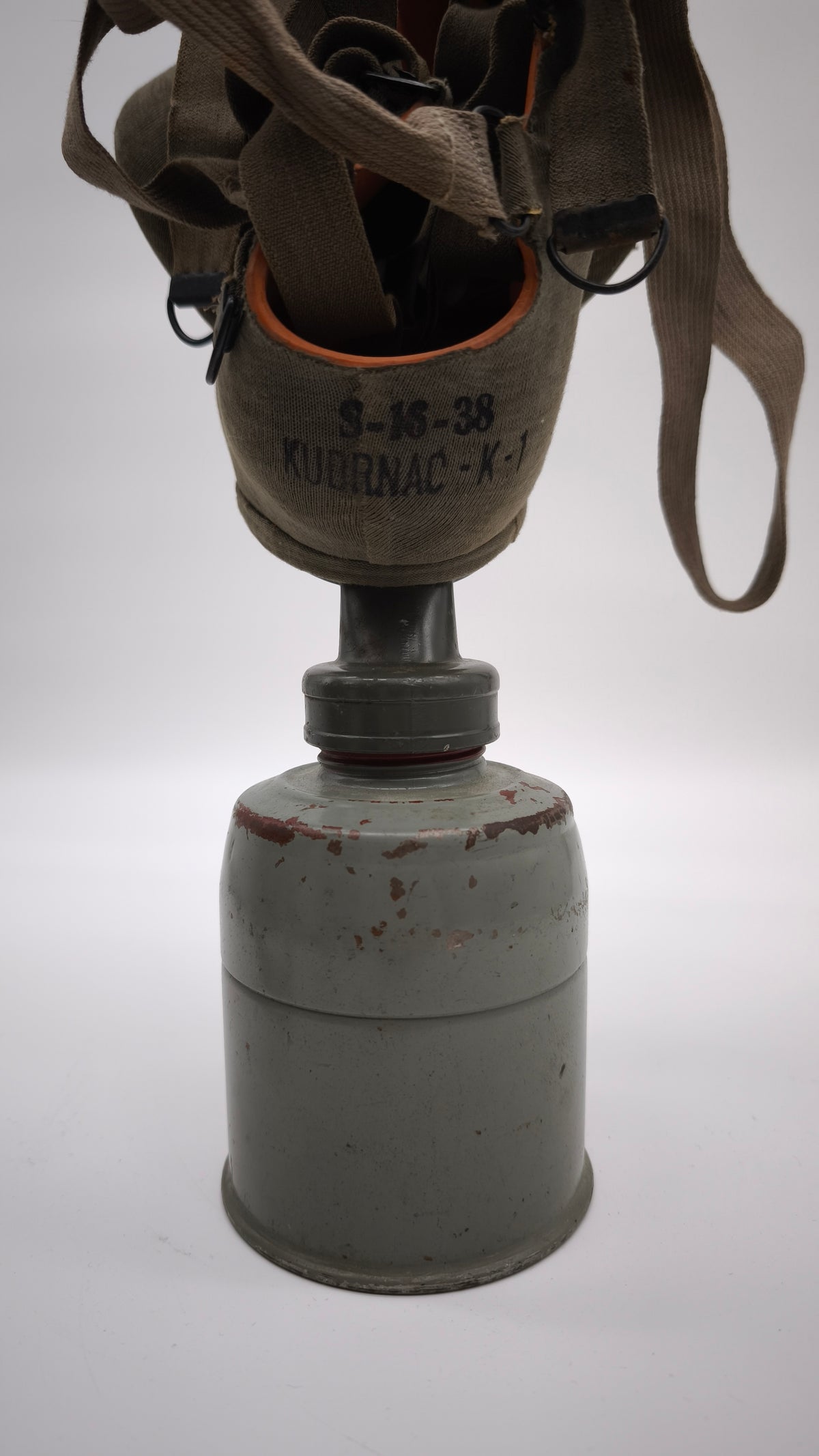 94646 Maschera antigas militare cecoslovacca modello VZ35 con custodia in metallo