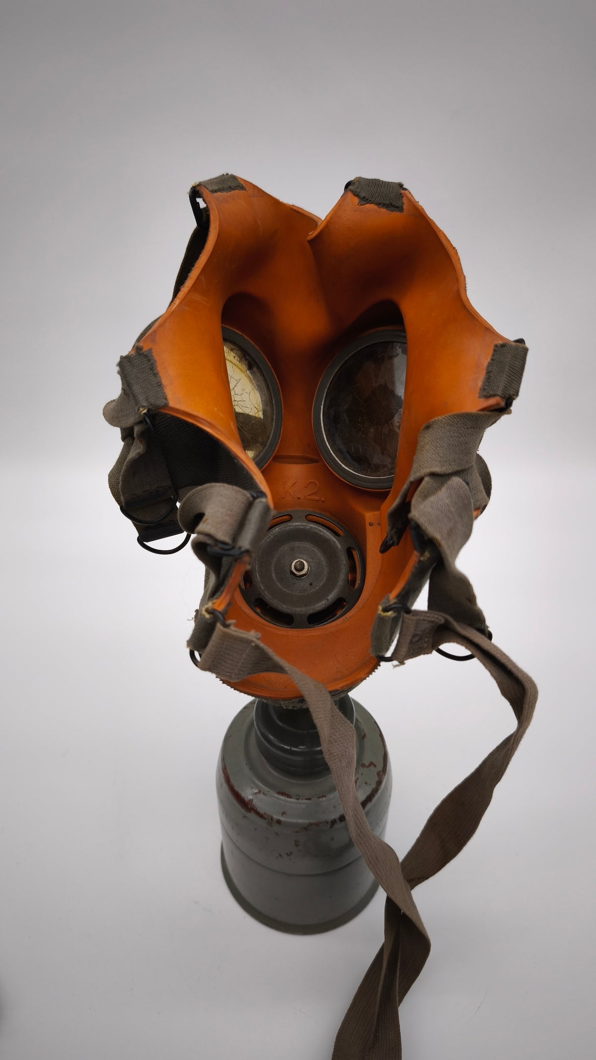 94646 Maschera antigas militare cecoslovacca modello VZ35 con custodia in metallo