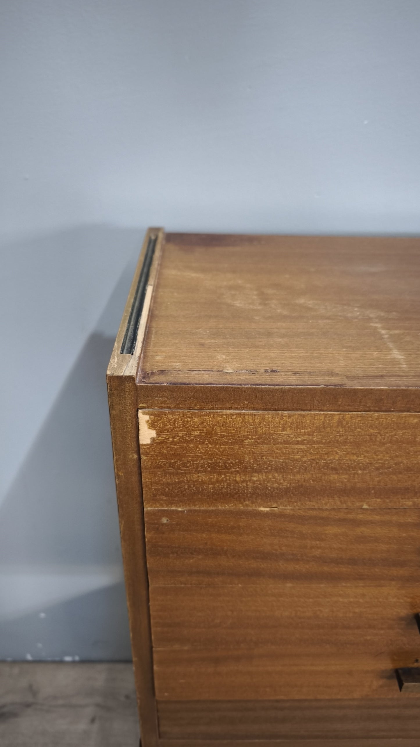 924087 Mobiletto vintage con cassetti e rotelle