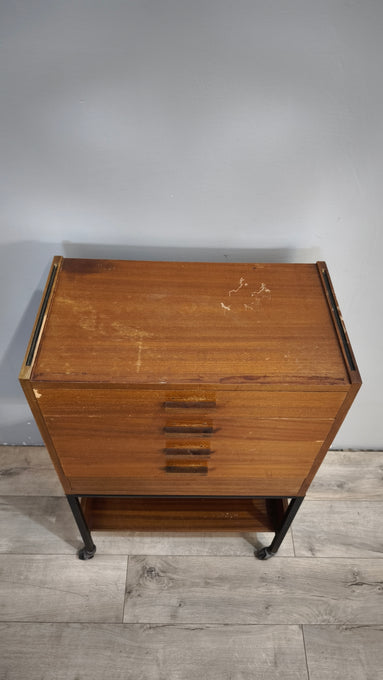 924087 Mobiletto vintage con cassetti e rotelle