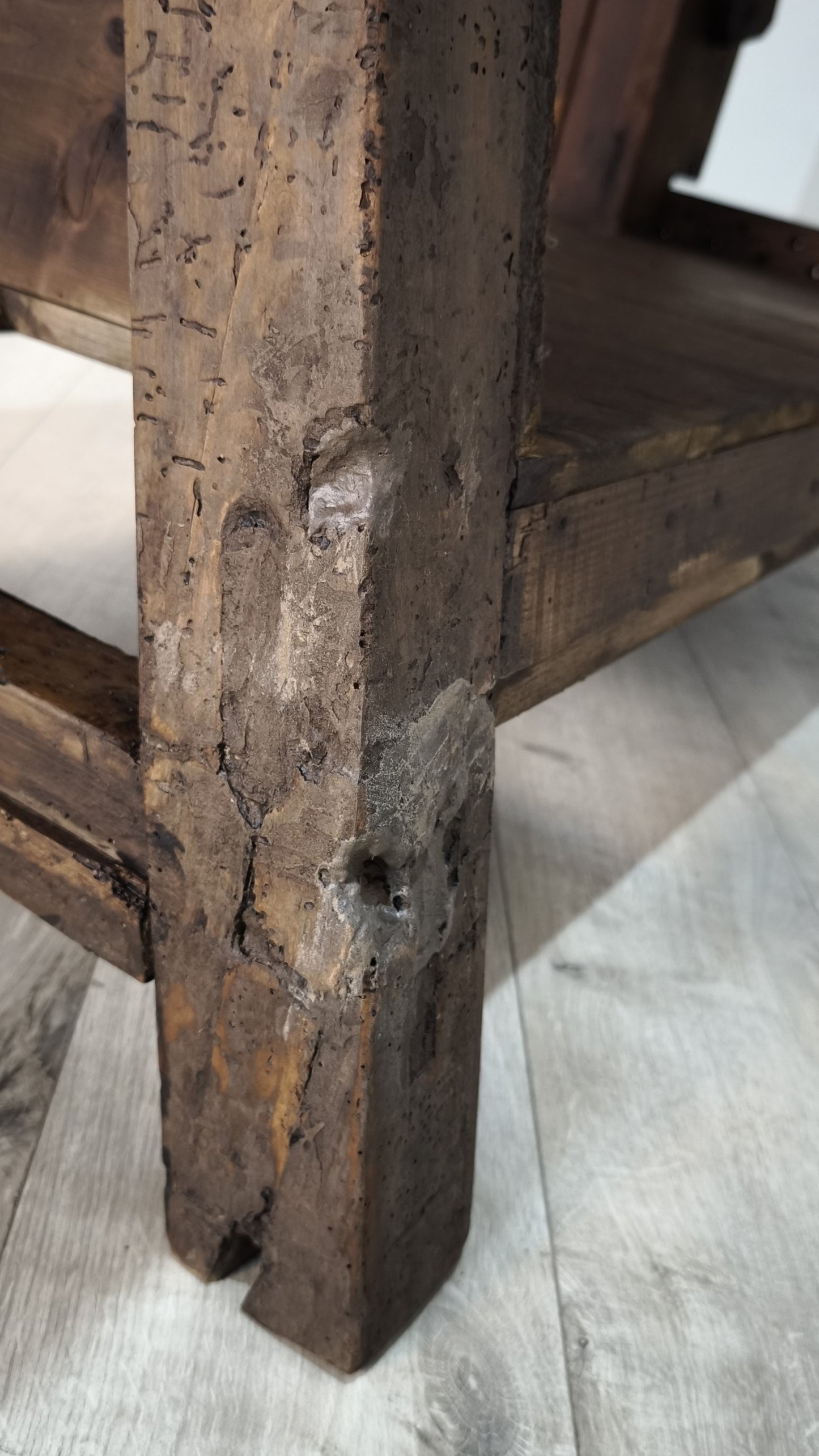 92400 Vecchio banco da falegname in legno con doppia morsa