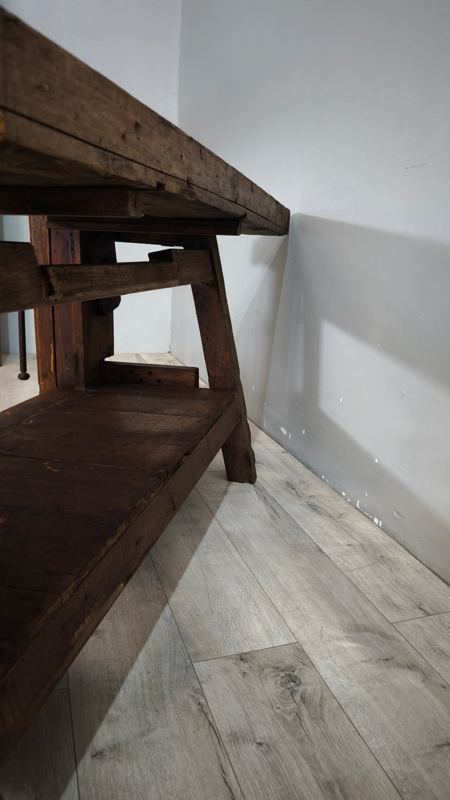 92400 Vecchio banco da falegname in legno con doppia morsa