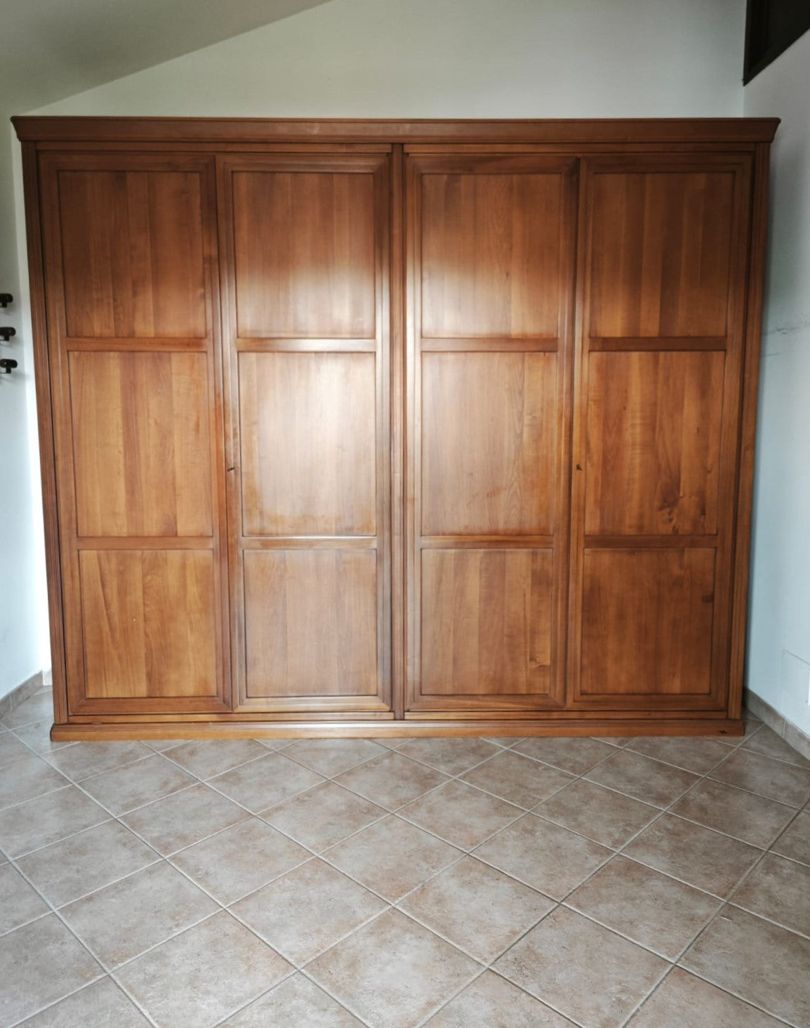 89769 Armadio in legno quattro ante