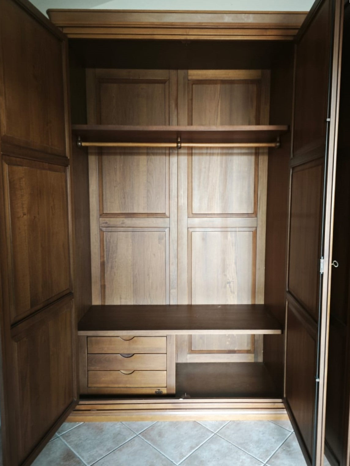 89769 Armadio in legno quattro ante