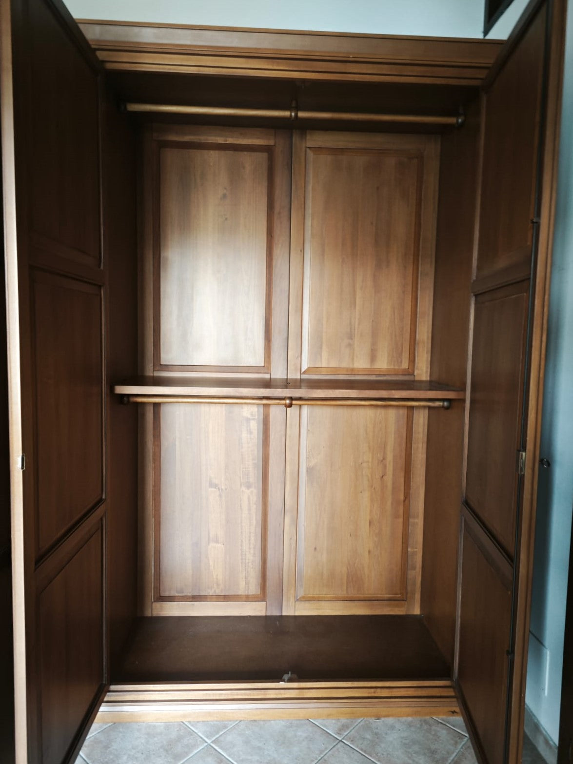 89769 Armadio in legno quattro ante