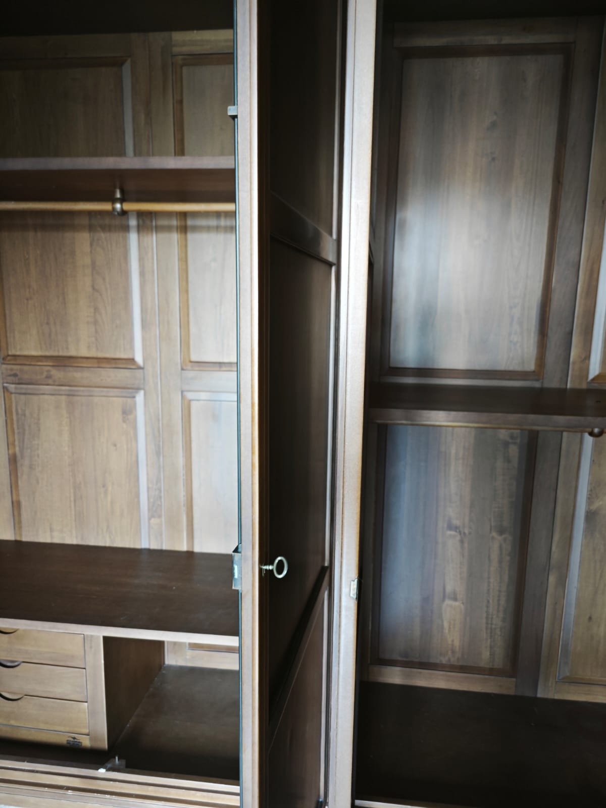 89769 Armadio in legno quattro ante
