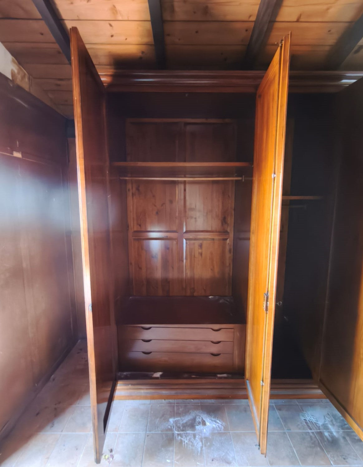89456 Armadio in legno cinque ante